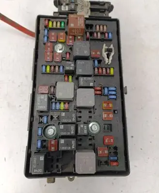 Opel Insignia A Fuse module 13275884