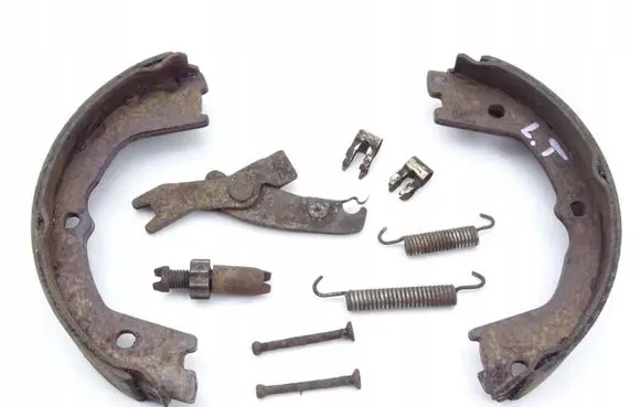 Iveco Daily 6th gen Handbrake/parking brake pads IVECO_DAILY_99-06_65C_70C_ZESTAW_HAMULCOWY_LEWY_TYŁ
