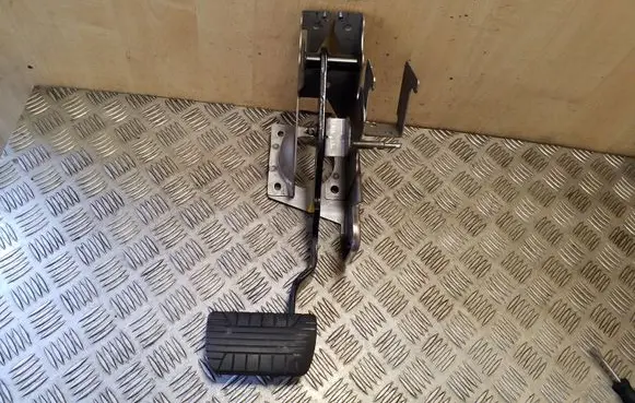 Chevrolet Captiva Brake pedal