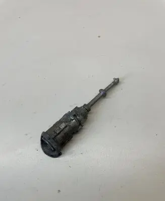 Renault Scenic III - Grand scenic III Front door lock (next to the handle) 