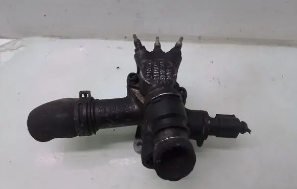 Volkswagen Golf IV Engine coolant pipe/hose 038121133A