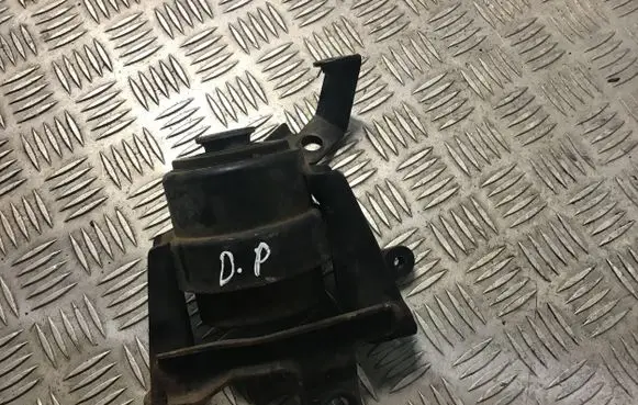 Toyota Corolla Verso AR10 Engine mounting bracket
