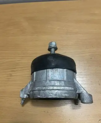SsangYong Rexton Engine mount bracket
