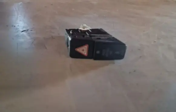 Suzuki Swift II Hazard light switch