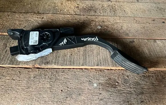 Ford Focus Accelerator throttle pedal BV619F836BB