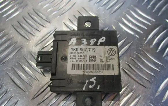 Audi A3 S3 8P Alarm control unit/module 1K0907719