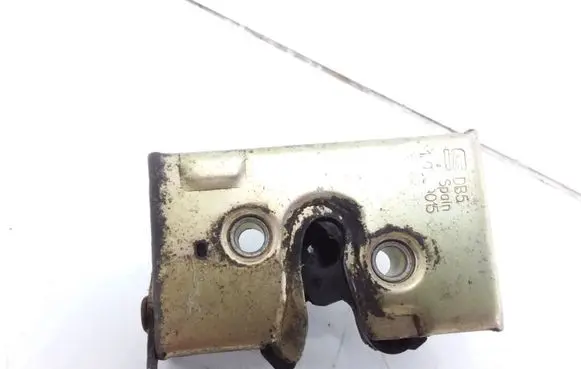 Seat Toledo I (1L) Rear door lock 1L0839015