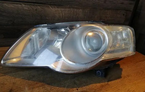 Volkswagen PASSAT B6 Headlight/headlamp