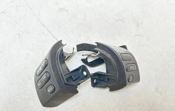 Toyota Corolla Verso AR10 Steering wheel buttons/switches 