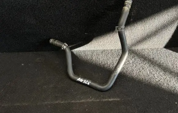 Volkswagen PASSAT B5.5 Engine coolant pipe/hose 8D0121107M