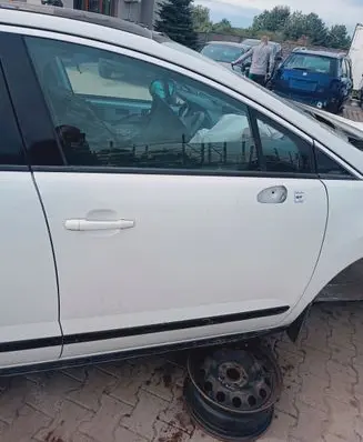 Peugeot 3008 I Sliding door window/glass 
