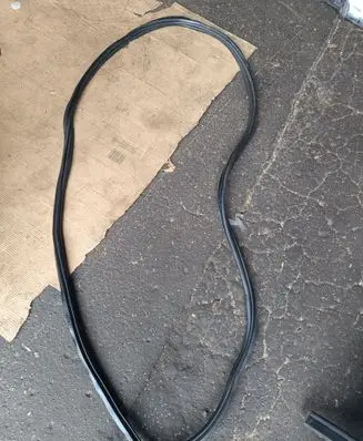 Audi Q7 4L Front door rubber seal 4L0831721
