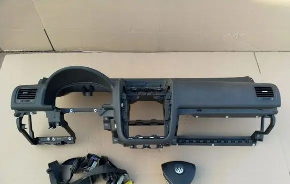 Volkswagen Golf V Dashboard 