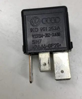 Volkswagen PASSAT B6 Other relay 1K0951253A