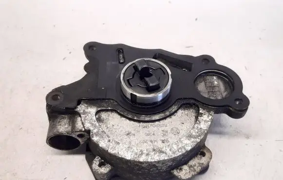 Volkswagen Golf VI Vacuum pump 03L145207