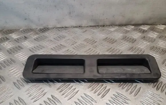 Mitsubishi Colt Quarter panel pressure vent MR958010