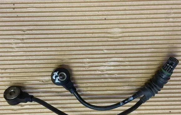 BMW 5 E60 E61 Detonation knock sensor 7568422