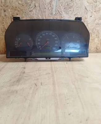 Volvo S70 V70 V70 XC Speedometer (instrument cluster) 9472523 69294240T