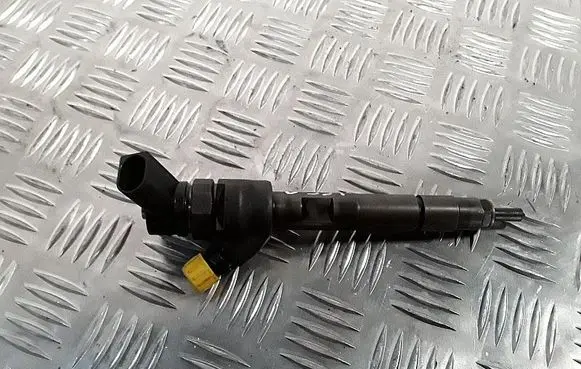 BMW 5 F10 F11 Fuel injector 0445110382 781070202