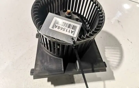Volkswagen Golf IV Heater fan/blower 1J1819021A