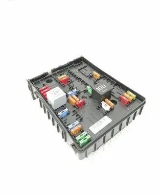 Volkswagen Golf V Fuse module 1K0937124P