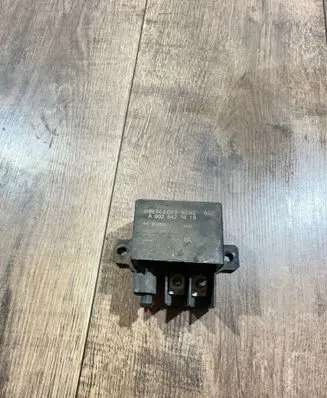 Mercedes-Benz E W211 Charging relay A0025423819