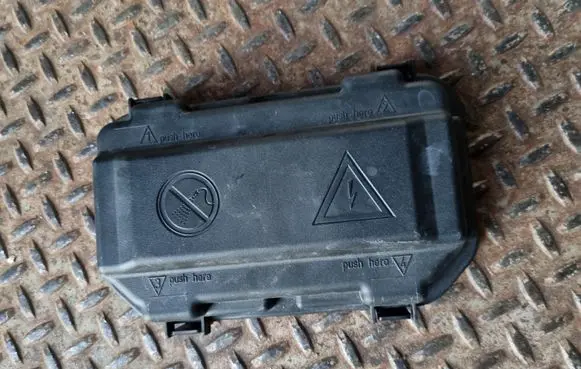 BMW 2 F22 F23 Fuse box cover 9224872