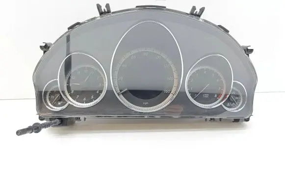 Mercedes-Benz E C207 W207 Speedometer (instrument cluster) A2129003813