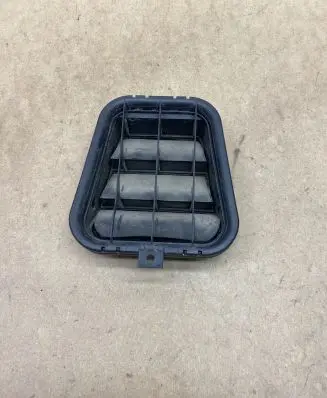 Audi A4 S4 B7 8E 8H Quarter panel pressure vent 4B0819181B