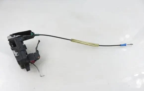 Opel Zafira B Front door lock 13210749