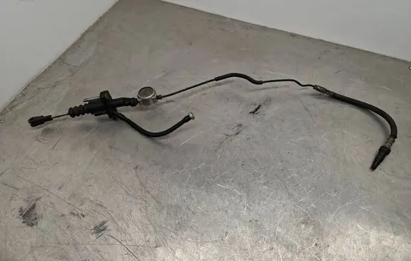 Opel Astra H Clutch master cylinder 90523769