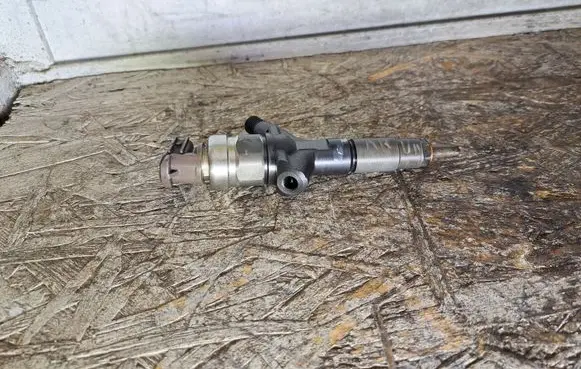 Subaru Forester SH Fuel injector 16613AA020 10K00593