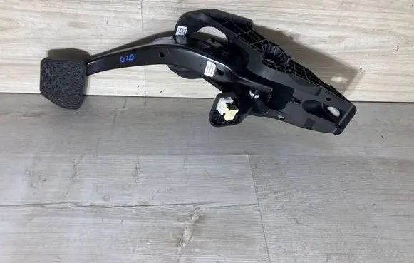 BMW 3 G20 G21 Brake pedal 6873114
