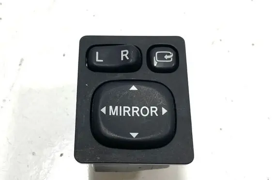 Wing mirror switch