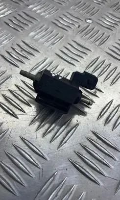 Jaguar XJ X351 Vacuum valve 70243600
