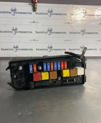 Opel Signum Fuse module 13172979 085637 519067