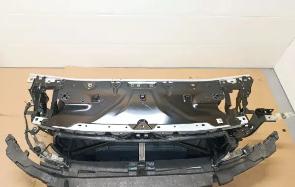 BMW 5 G30 G31 Radiator support slam panel 7383857 8472266 8686163