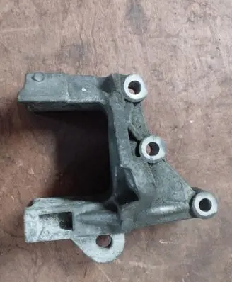 Chrysler Town u0026 Country V Gearbox mounting bracket 04721335AA