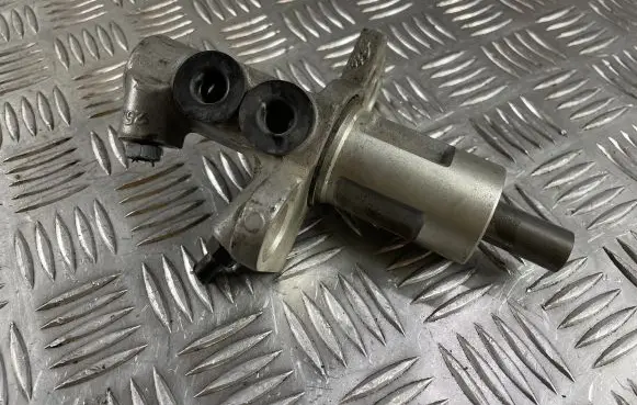 Audi A4 S4 B7 8E 8H Master brake cylinder