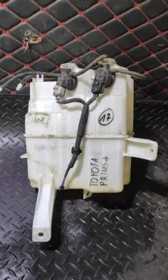 Windshield washer fluid reservoir/tank
