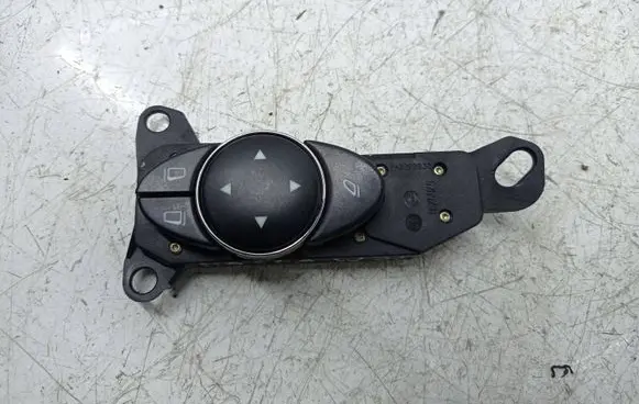 Mercedes-Benz CLS C219 Wing mirror switch 2118216079