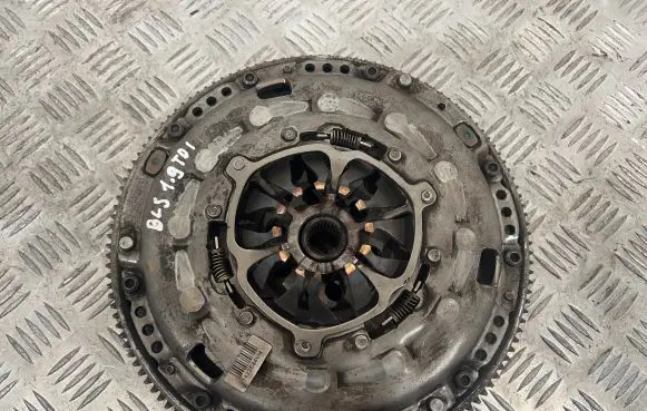 Volkswagen Golf V Clutch set kit 03G141025 03G141031 03G105264