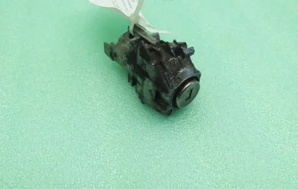 Mercedes-Benz E W212 Front door lock (next to the handle) 