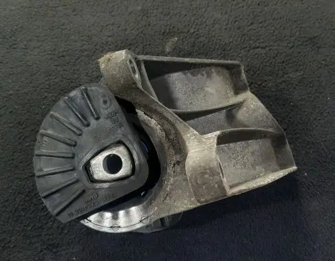 Mini One - Cooper R50 - 53 Engine mount bracket 6754183