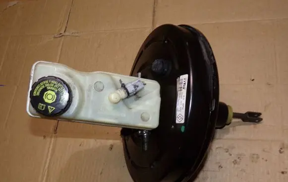 Renault Megane III Brake booster 8200157453E