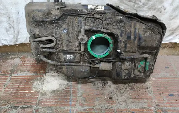 Chrysler PT Cruiser Fuel tank 05278541AC 05278543AC 05278263AE