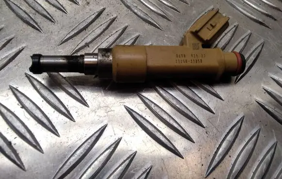 Toyota Prius (XW30) Fuel injector 069092527 2325037018