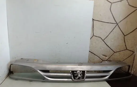 Peugeot 806 Front bumper upper radiator grill
