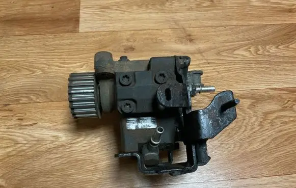 Renault Megane III Fuel injection high pressure pump A2C53351931 5WS40844