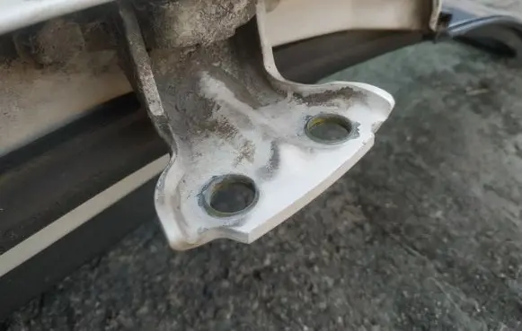 Volvo S40, V40 Rear door lower hinge